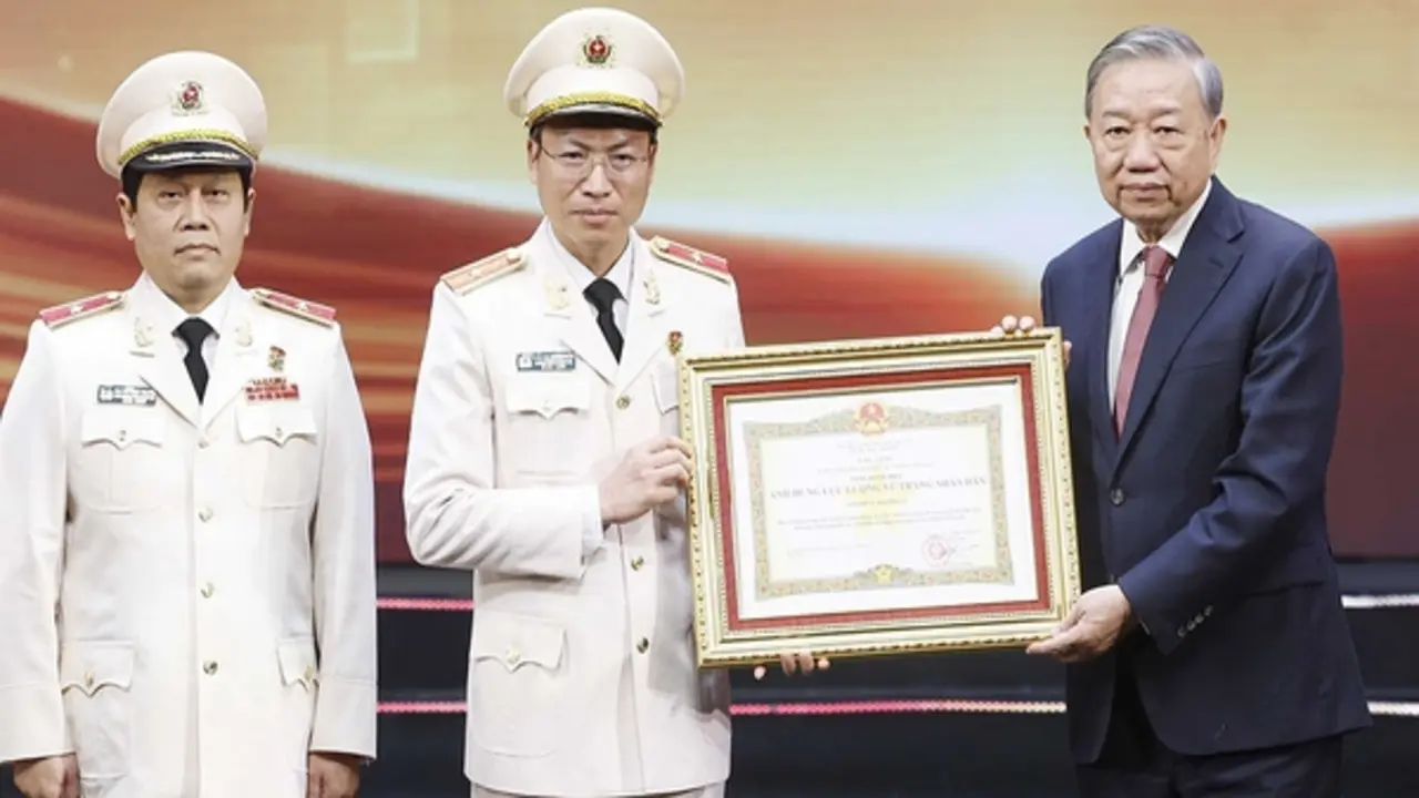 Văn phòng Bộ Công an nhận danh hiệu Anh hùng