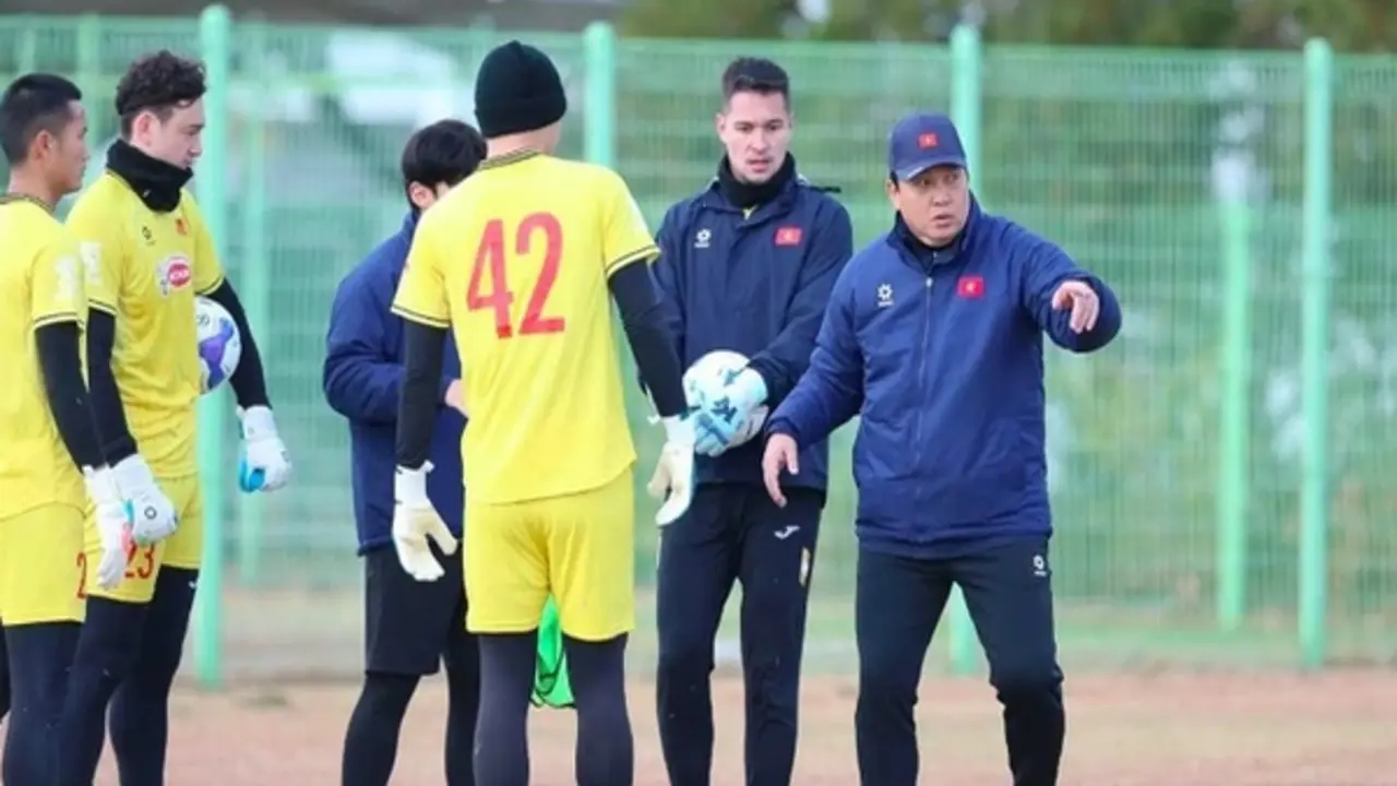 VFF và nước cờ cực sáng suốt, thủ môn đội tuyển Việt Nam càng được nâng chất: Là vì…