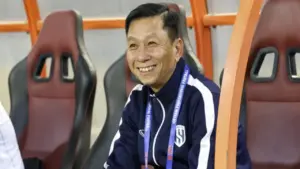 Vì sao HLV Văn Sỹ Sơn chọn cột mốc 28 điểm để SLNA trụ hạng?