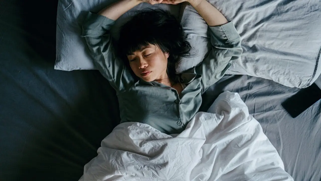 Vì sao phụ nữ muốn ngủ nhiều hơn nam giới?