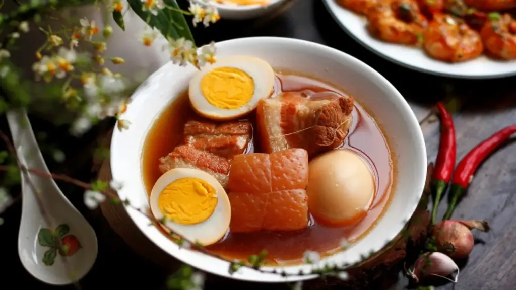 Vì sao thêm chút đường làm món mặn ngon hơn?