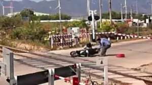 Xử phạt người phụ nữ lao thẳng vào rào chắn đường sắt, suýt mất mạng